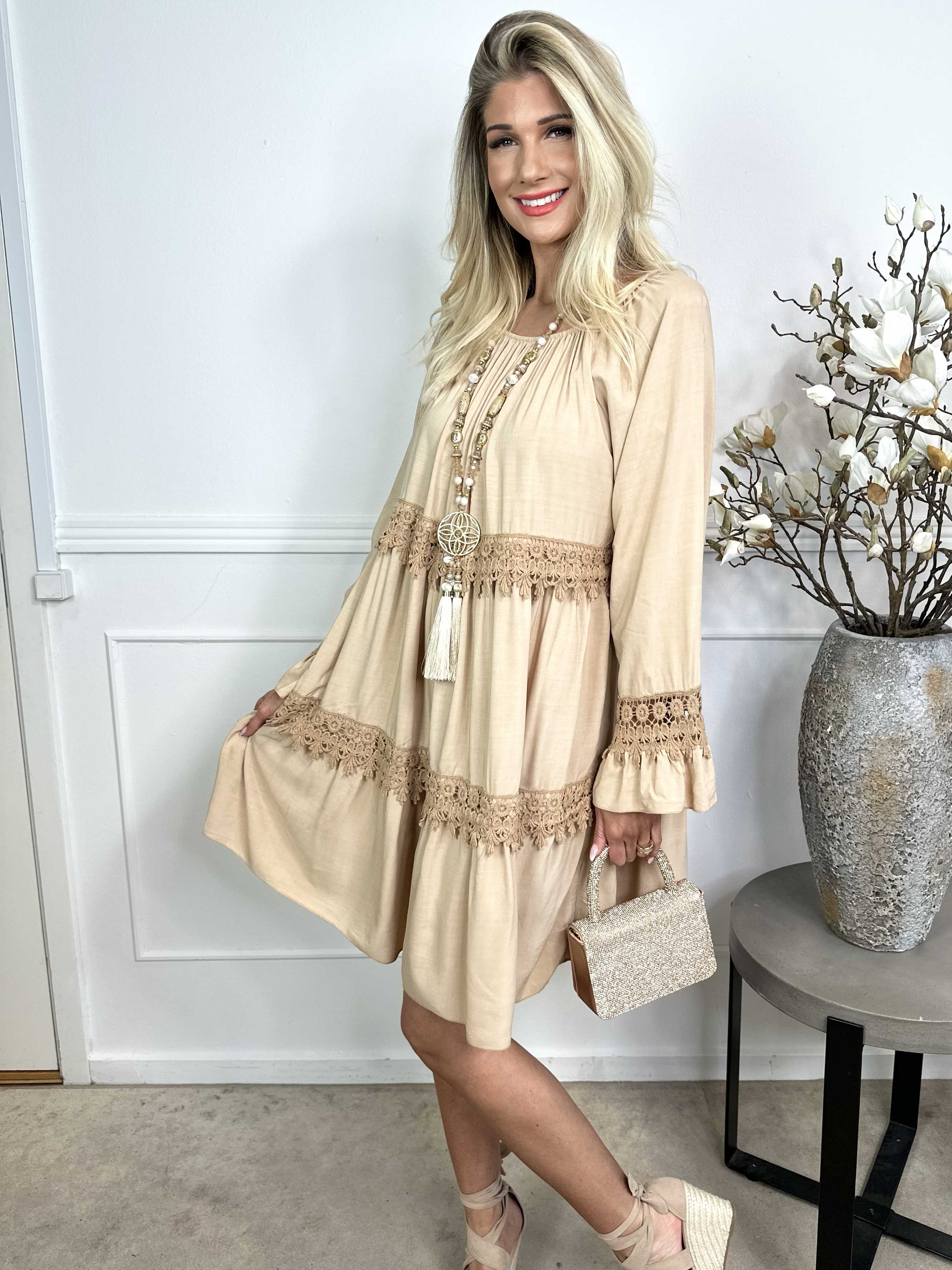 Tilda - Sød tunikakjole med broderinger